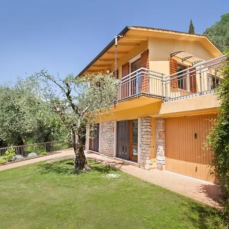 Carducci * トッリ・デル・ベーナコ